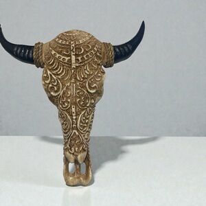 Small 7” resin cowskull